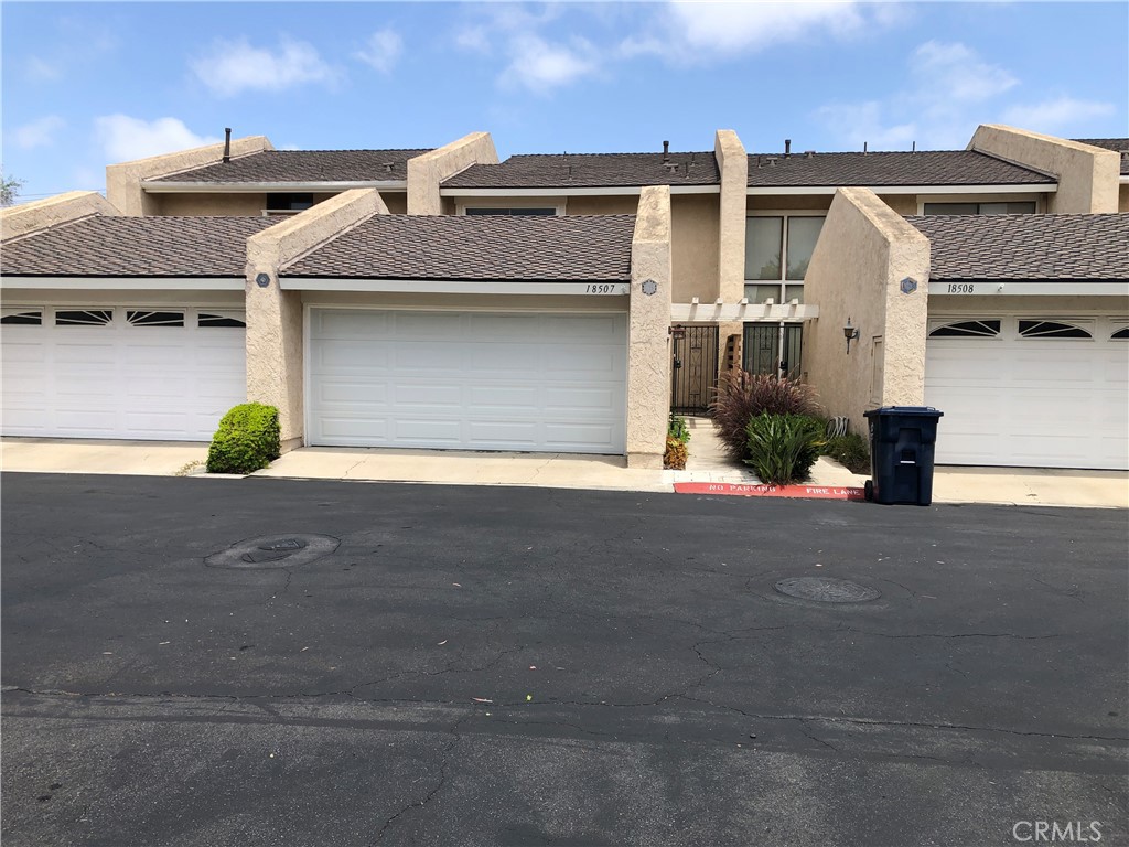 Vintage charm meets coastal living in this move-in ready Huntington Beach gem.
2 bedrooms, 2 1/2 bathrooms, with resident-only access to sparkling pool and tennis court, plus unlimited potential to make it your own.
Built in mid '70s, this two-story residence features a functional layout ideal for both everyday living and entertaining.
Additional highlights include:
Updated kitchen with stainless steel appliances;
Attached 2-car garage;
Community amenities including swimming pool and tennis court;
HOA maintained grounds for a low-maintenance lifestyle;
Move-in ready condition with renovation potential to personalize;
Bike or drive to Five Points shopping center, Huntington Beach pier, or Pacific Coast Highway;
Don’t miss your chance to own in one of Huntington Beach’s most established communities!
Offered at $900,000.