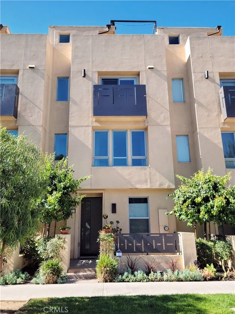 Photo of 10714 Bloomfield, Toluca Lake, CA 91602 (MLS # BB26027186)