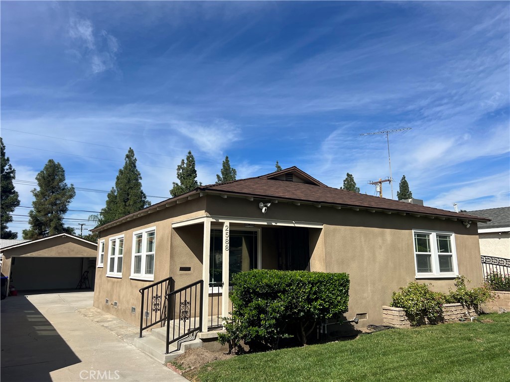 Single story 2 bedroom 1 bath, 2 car garage, washer and dryer hook ups. Recently updated. Dual pane windows, gated.