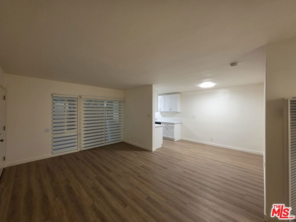 Remodeled 1 bedroom 1 bathroom unit on the ground floor with large patio. Appliances includes dishwasher, refrigerator, stove and hood, all brand new. It comes with one assigned parking. Trash and water included.