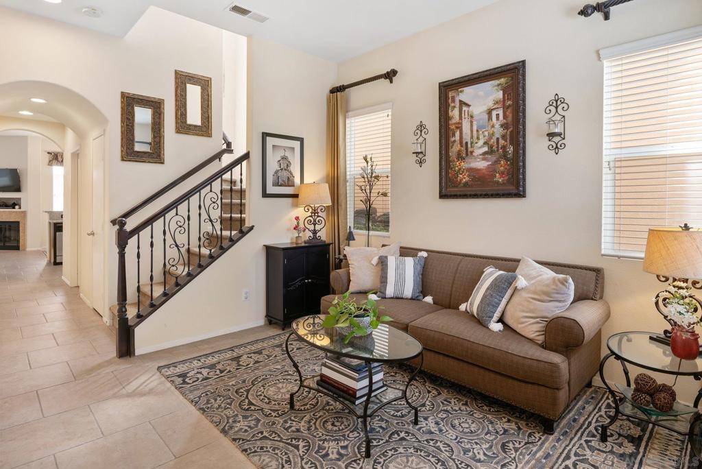 1551 Avenida De Avila