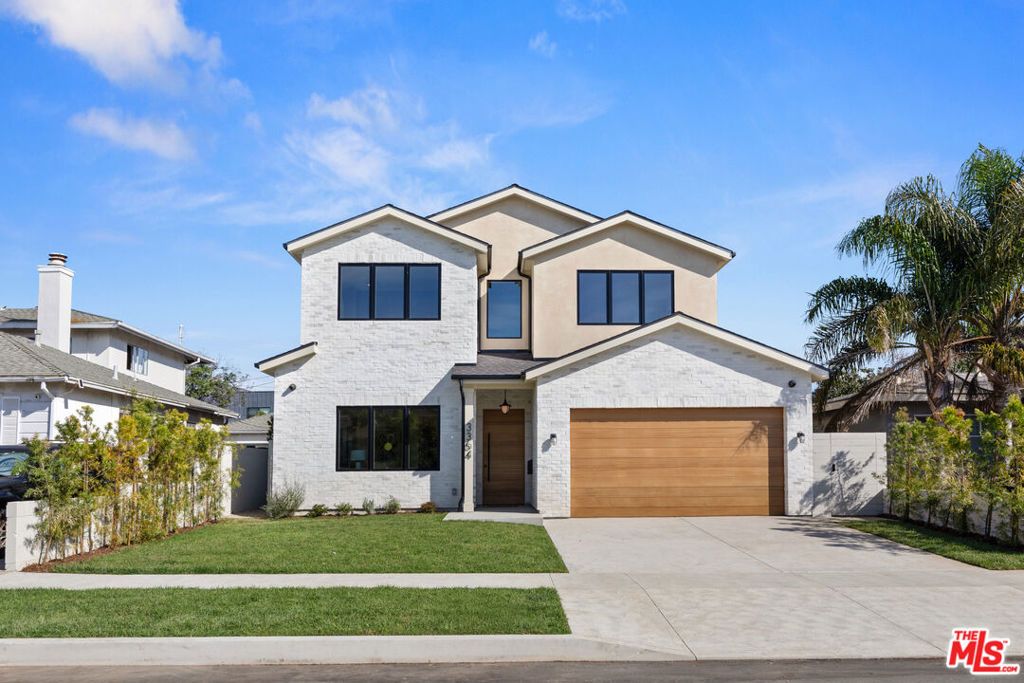 Photo of 3364 Redwood Avenue, Los Angeles, CA 90066 (MLS # 26641153)