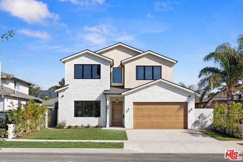 Photo of 3364 Redwood Avenue, Los Angeles, CA 90066 (MLS # 26641153)