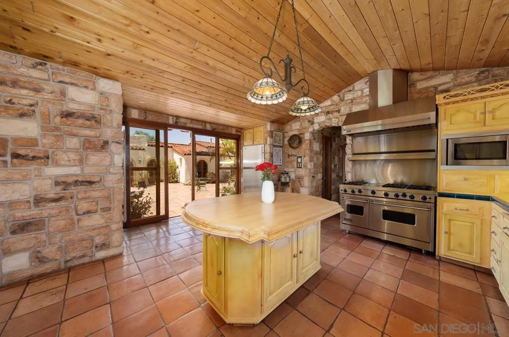 Bonita, California 91902, United States, 5 Bedrooms Bedrooms, ,7 BathroomsBathrooms,Residential,Active,132645