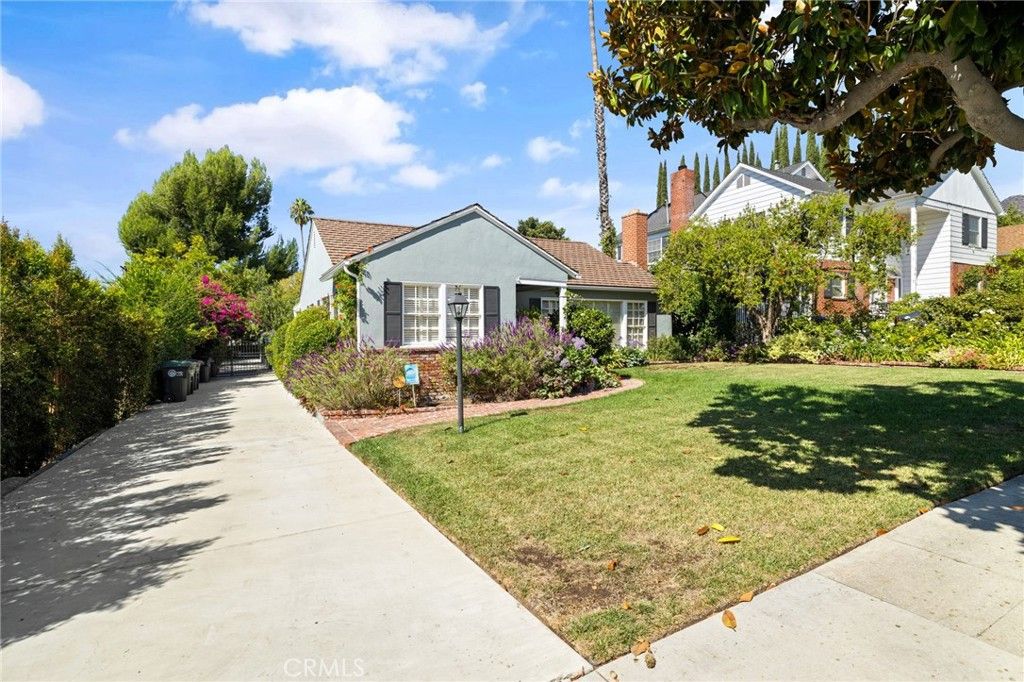 Photo of 1541 Ben Lomond Drive, Glendale, CA 91202 (MLS # PW25241835)