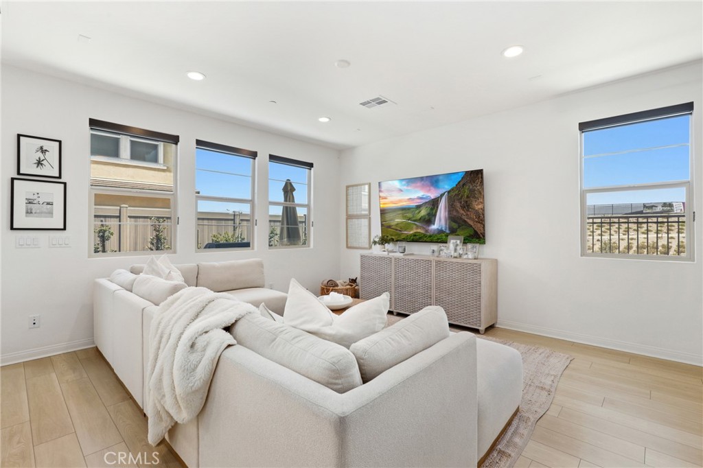 880 Cornelia Way