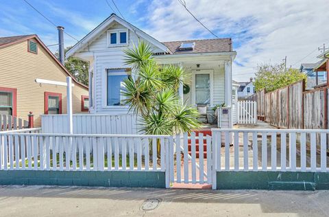Photo of 515 13th Street, Pacific Grove, CA 93950 (MLS # ML82025456) Photo of 515 13th Street, Pacific Grove, CA 93950 (MLS # ML82025456)