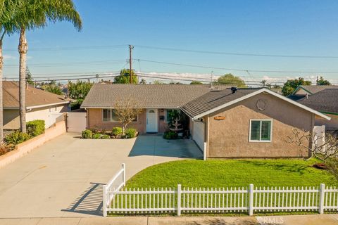 Photo of 15652 Mayflower LN Ln, Orange, CA 92647 (MLS # SR26004497)