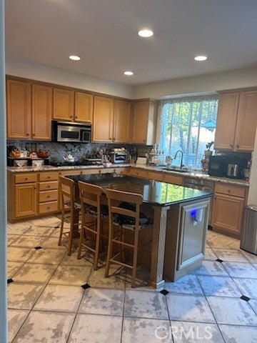 11695 Loucks