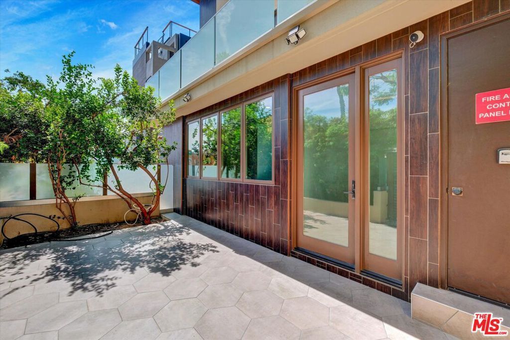 Photo of 1249 N Formosa Avenue, West Hollywood, CA 90046 (MLS # 25598209)