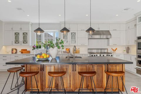 Photo of 632 S Arden Boulevard, Los Angeles, CA 90005 (MLS # 25597011)