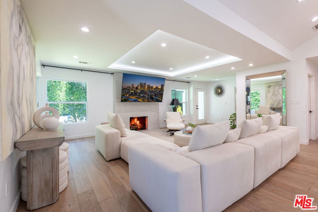 Photo of 15710 Hartsook Street, Encino, CA 91436 (MLS # 26847627)