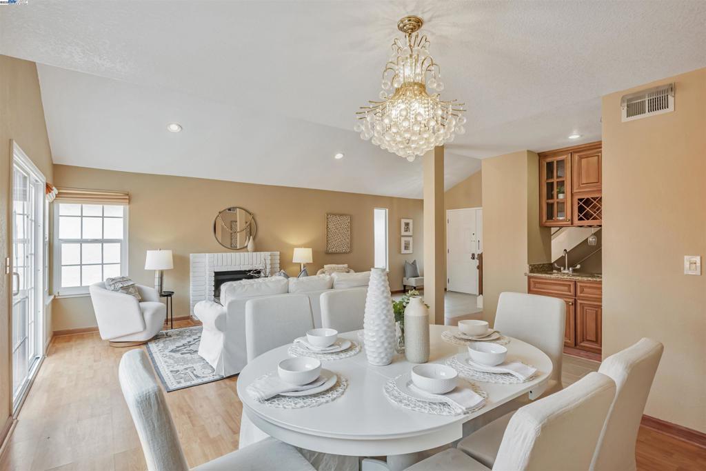 FLORESTA GARDENS - Residential