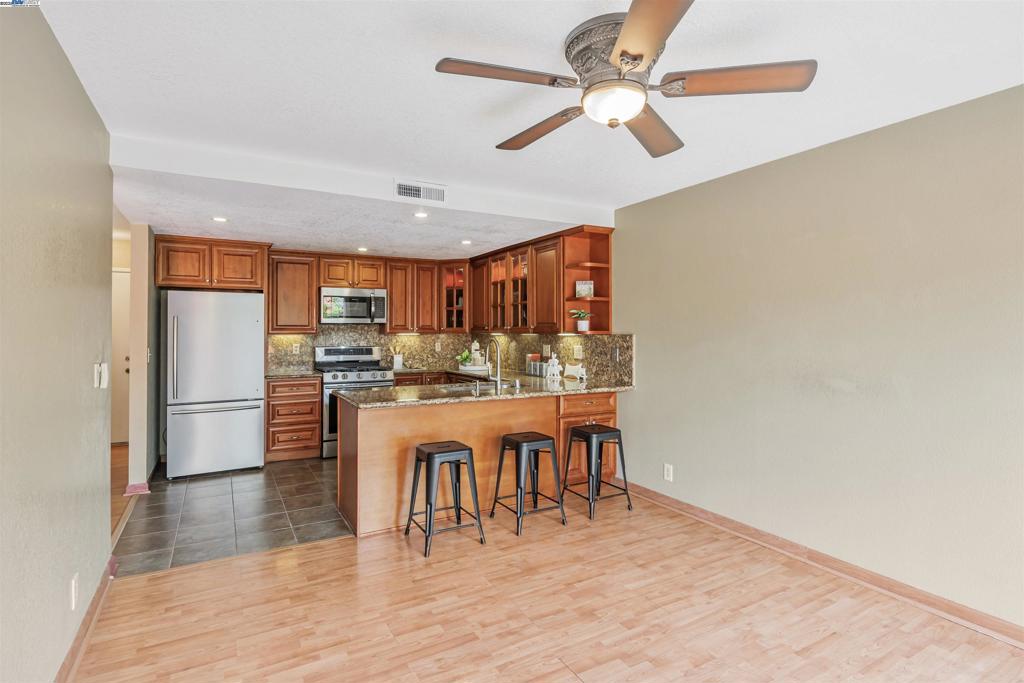 FLORESTA GARDENS - Residential