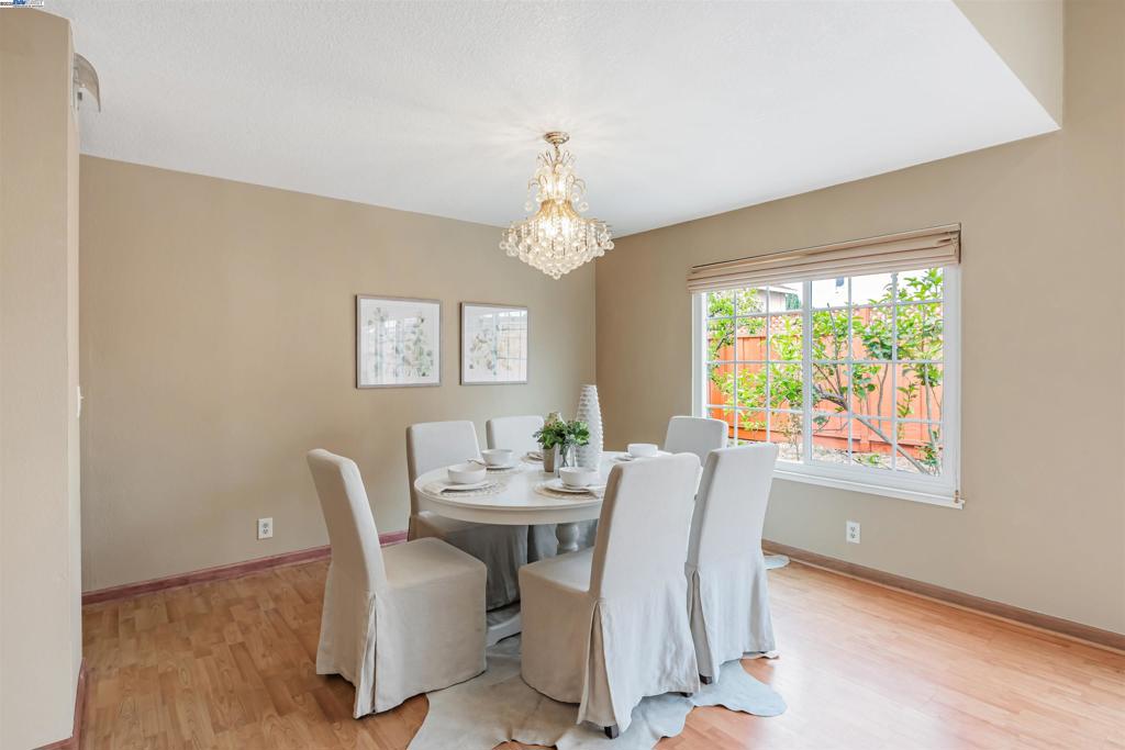 FLORESTA GARDENS - Residential