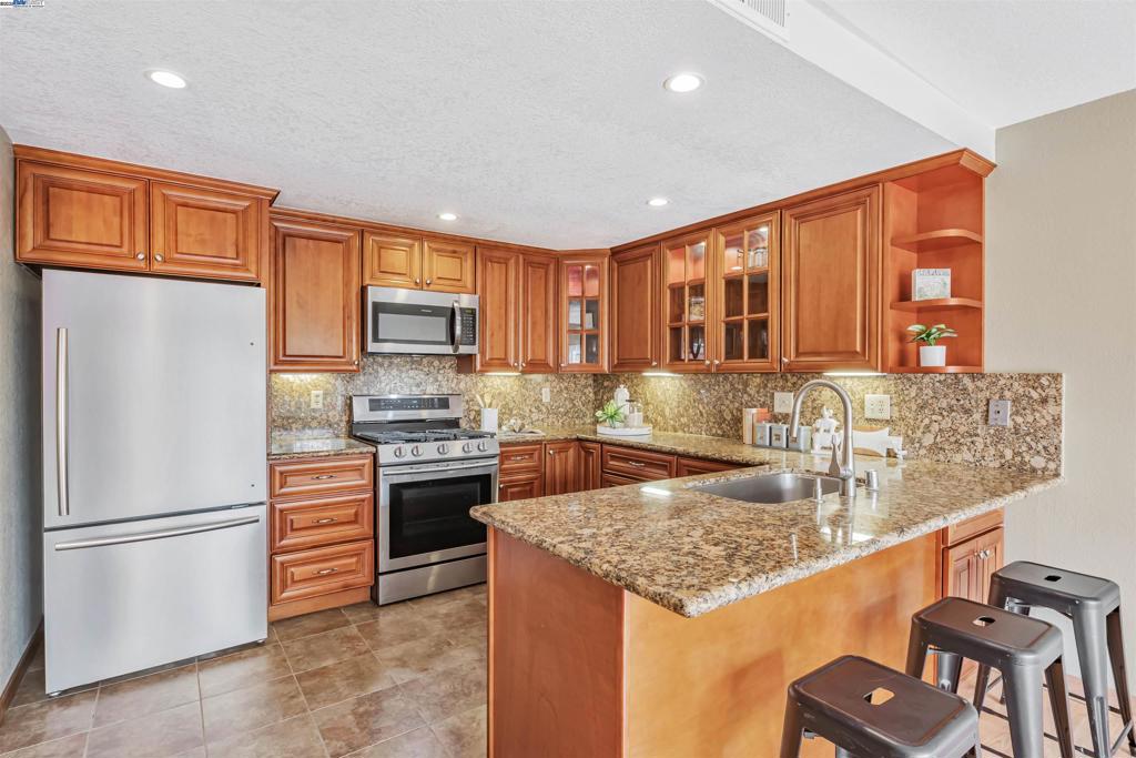 FLORESTA GARDENS - Residential