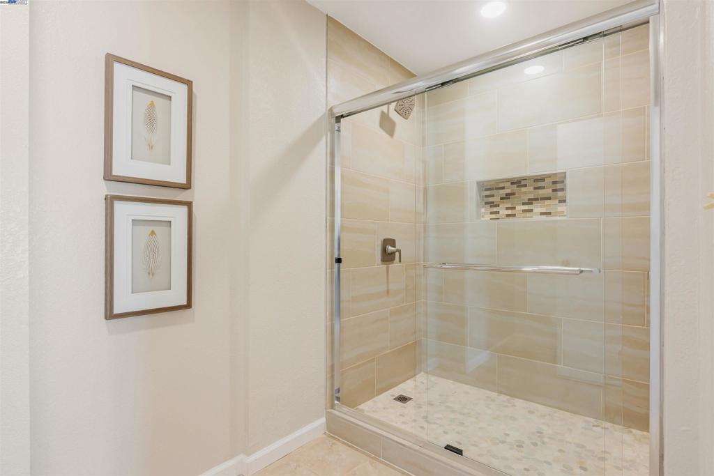FLORESTA GARDENS - Residential