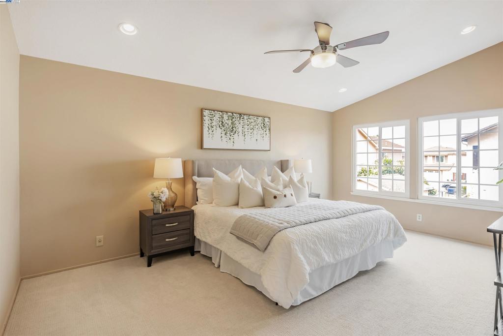 FLORESTA GARDENS - Residential