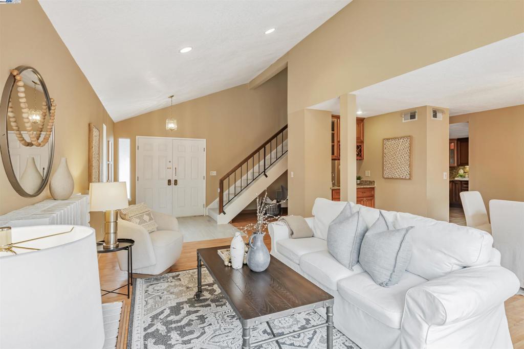 FLORESTA GARDENS - Residential