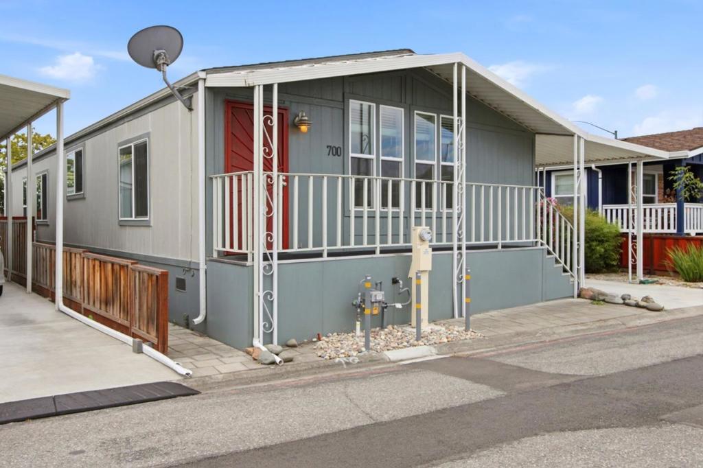 1085 Tasman Drive 700