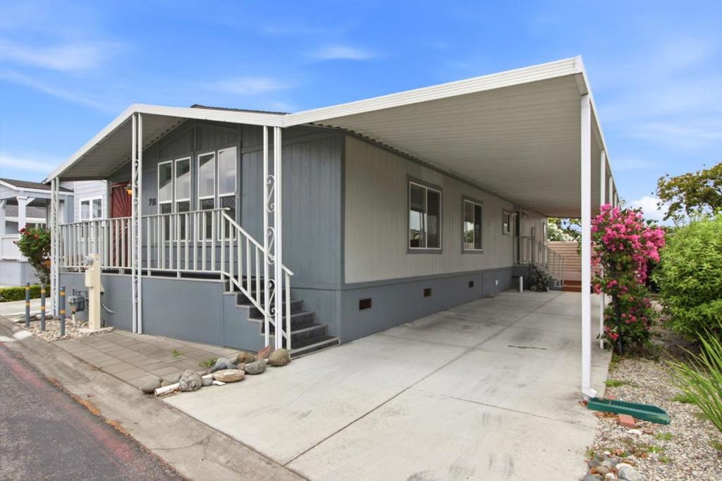 1085 Tasman Drive 700