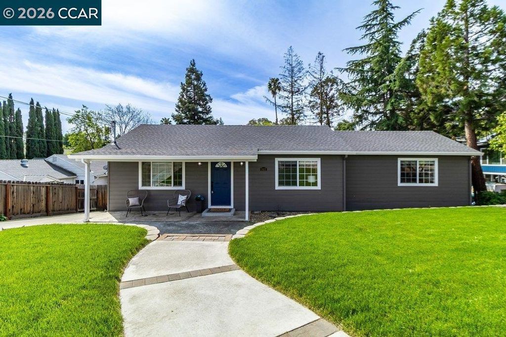Photo of 2472 Monterey Ave Ave, Martinez, CA 94553 (MLS # 41127279)