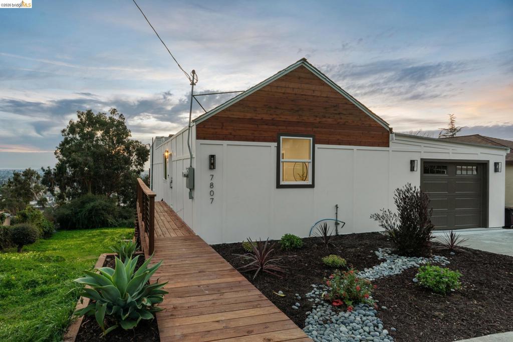7807 Outlook Ave
