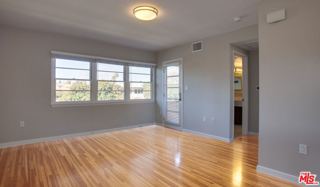 Lincoln Place Apartment Homes in Venice is a true apartment community with a neighborhood feel, just a half mile from Abbot Kinney and Venice Beach! This 1bed/1bath features hardwood floors, a central living room, and smart home technology locks. The bright kitchen area includes built-in pantry and in unit laundry! Lincoln Place Apartment Homes features a resort style swimming pool with underwater speakers, a rooftop social deck, a two story fitness center with indoor/outdoor workout areas and a centralized open park area. Security deposit varies based on approval. Available Now.