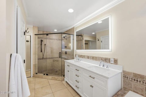 Tiny photo for 897 Old Farm Road, Thousand Oaks, CA 91360 (MLS # 226002271)