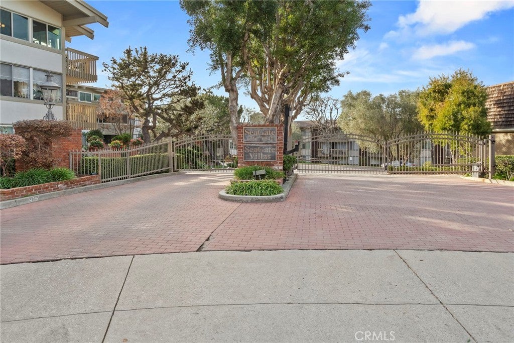 6542 Ocean Crest D207