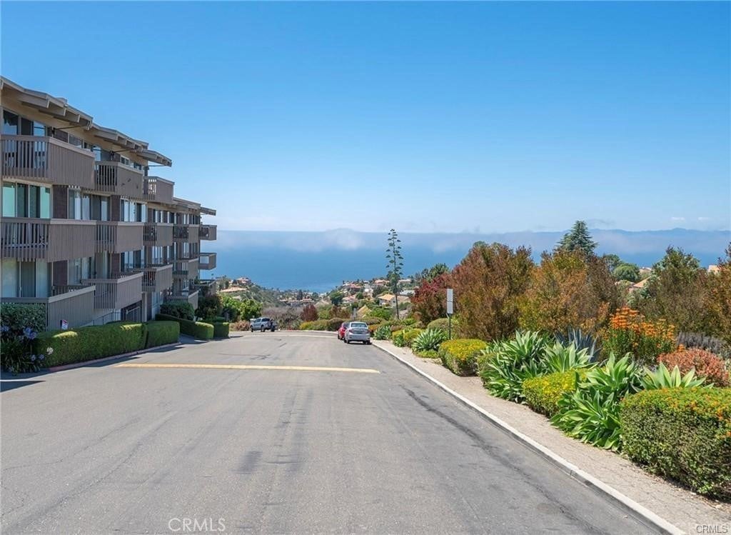 6542 Ocean Crest D207