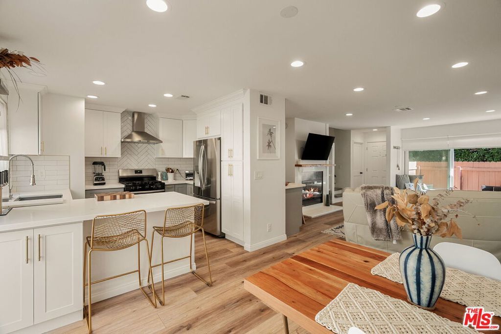 Photo of 922 Lincoln Boulevard #2, Santa Monica, CA 90403 (MLS # 25620183)