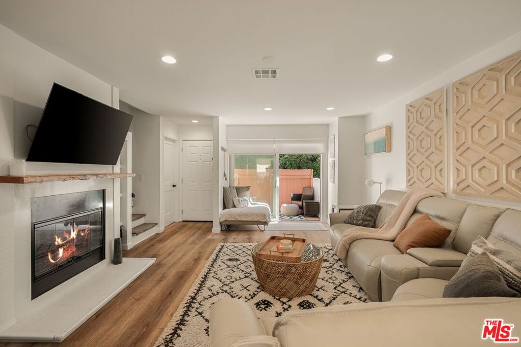 922 Lincoln Boulevard 2