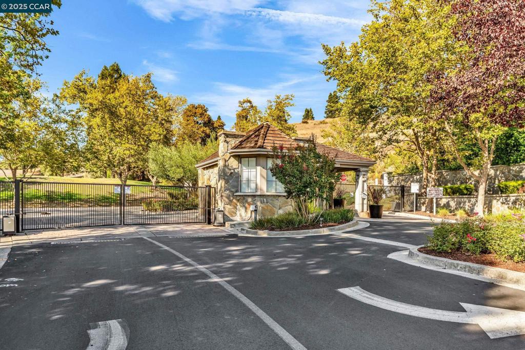 CANYON WOODS - Residential