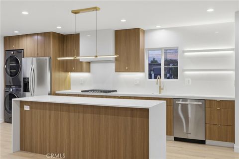 Tiny photo for 7663 Sedan Avenue, West Hills, CA 91304 (MLS # SR26005541)