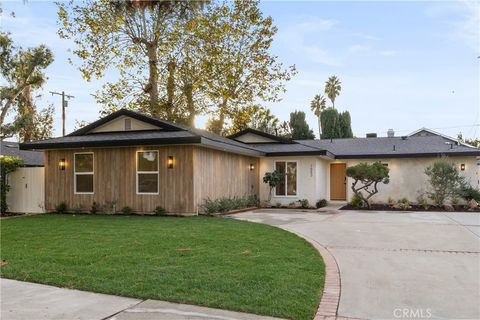 Tiny photo for 7663 Sedan Avenue, West Hills, CA 91304 (MLS # SR26005541)