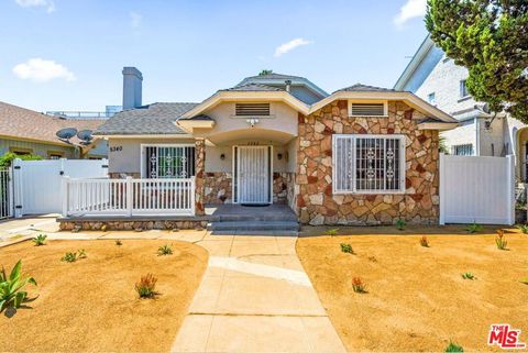 Photo of 5342 Lemon Grove Avenue, Los Angeles, CA 90038 (MLS # 25594559) Photo of 5342 Lemon Grove Avenue, Los Angeles, CA 90038 (MLS # 25594559)