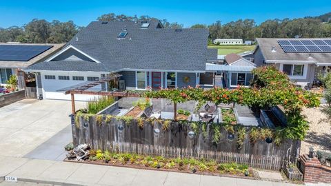 Photo of 1558 MIZZEN Lane, Half Moon Bay, CA 94019 (MLS # ML82049031)