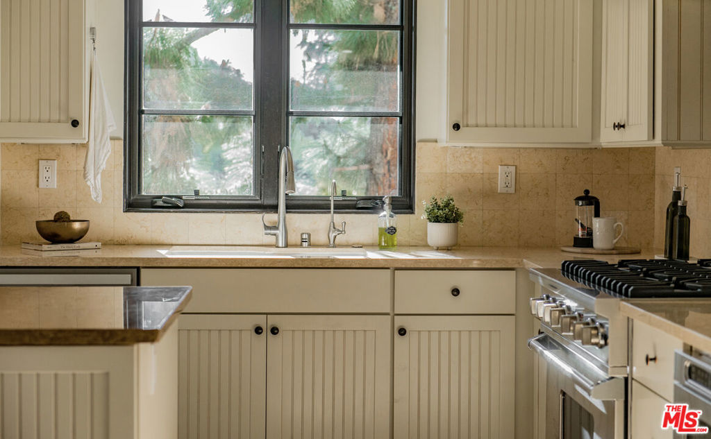 155 Cordova Street 301