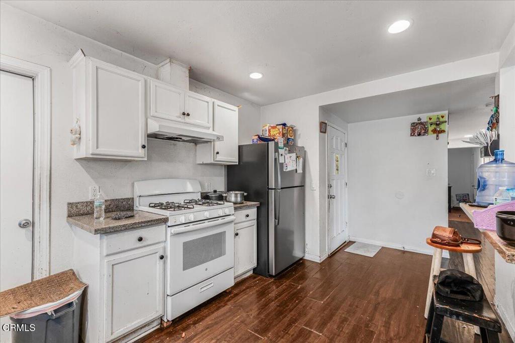970 Laurel Street W