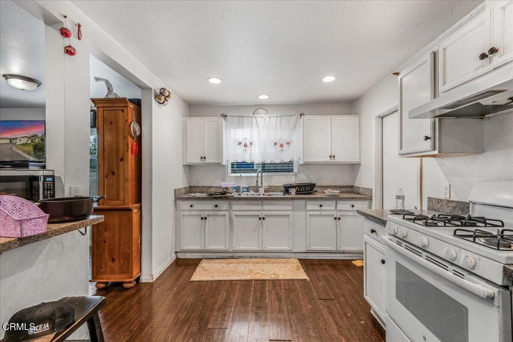 970 Laurel Street W