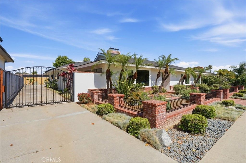 Photo of 1839 Santiago Dr, Newport Beach, CA 92660 (MLS # NP26085066)