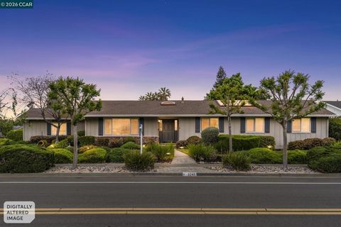 Photo of 3245 Mckean Dr, Concord, CA 94518 (MLS # 41129263)
