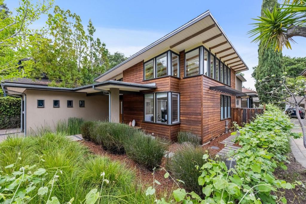 839 Melville Avenue