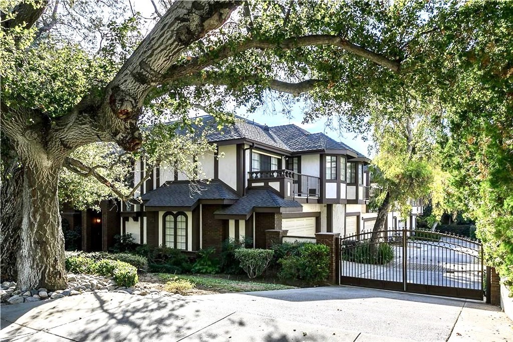 400 Mariposa Avenue E