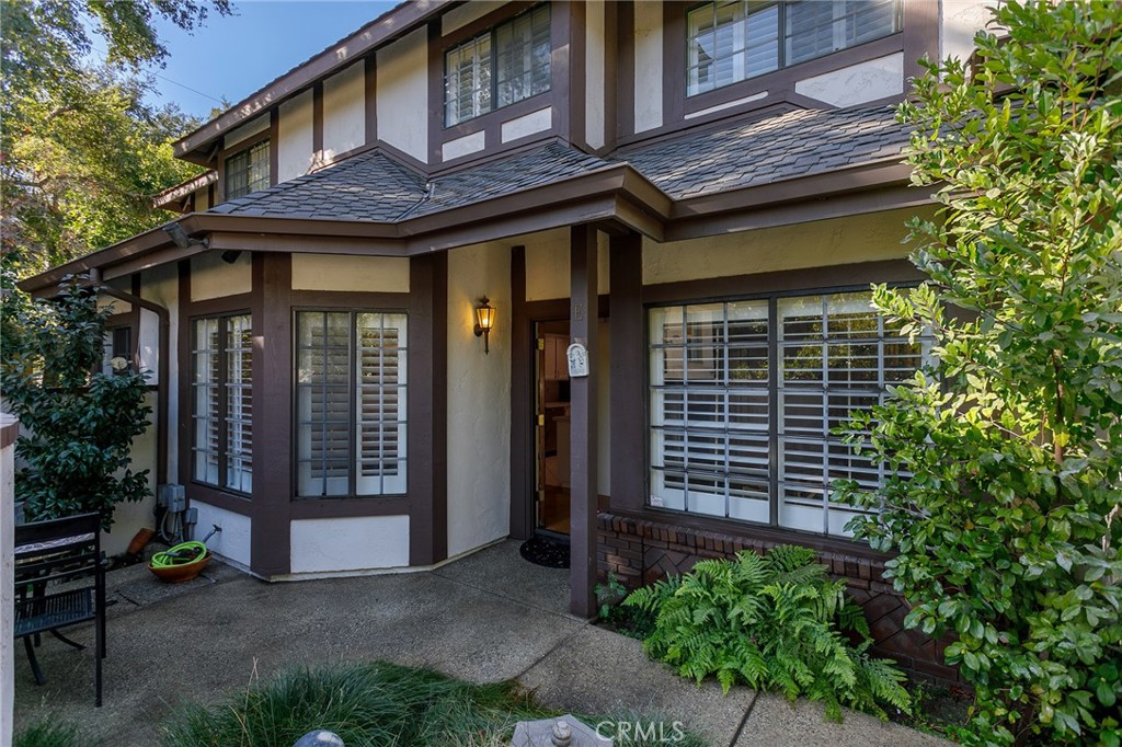 400 Mariposa Avenue E