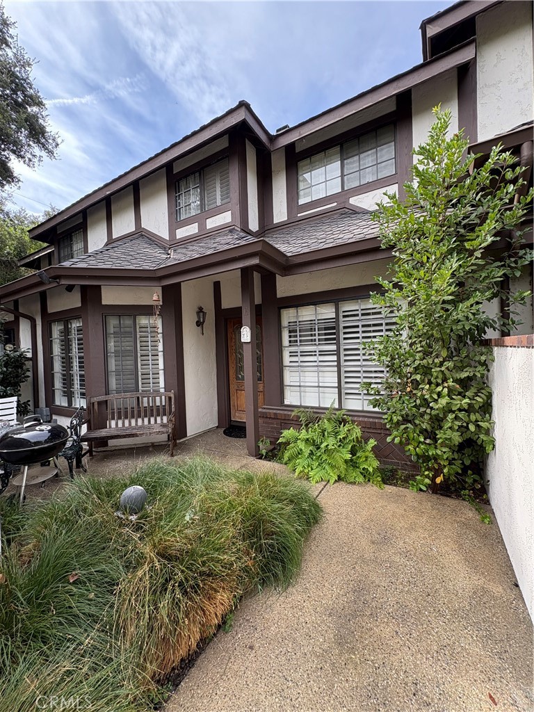 400 Mariposa Avenue E