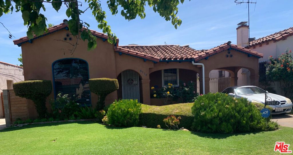 Photo of 8714 S Wilton Place, Los Angeles, CA 90047 (MLS # 26835391)