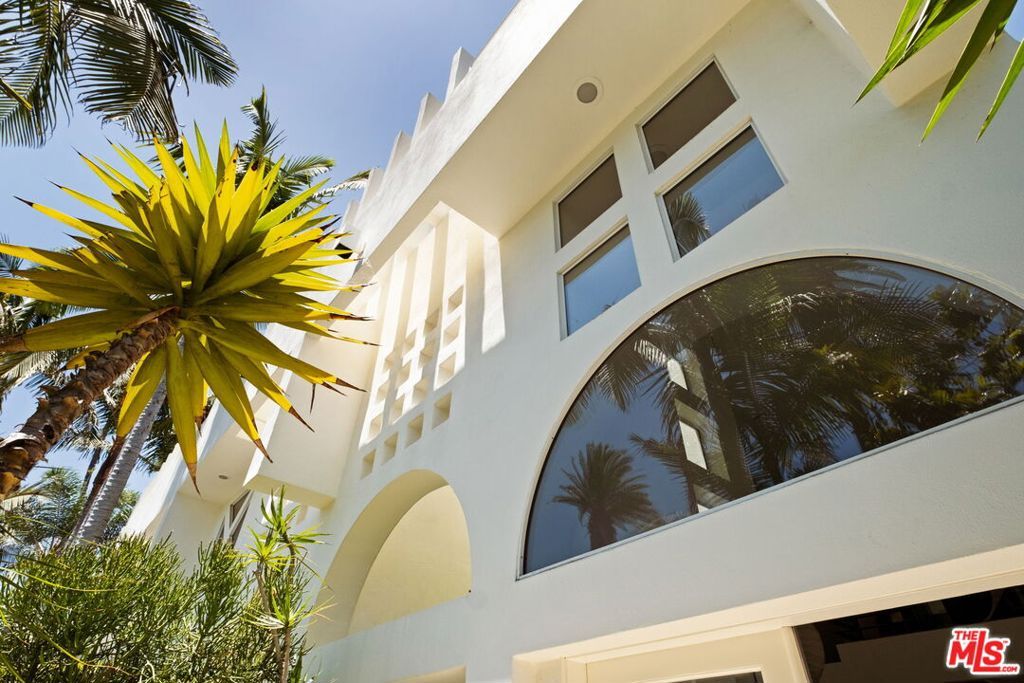 Photo of 1421 Cabrillo Avenue #4, Venice, CA 90291 (MLS # 26661821)