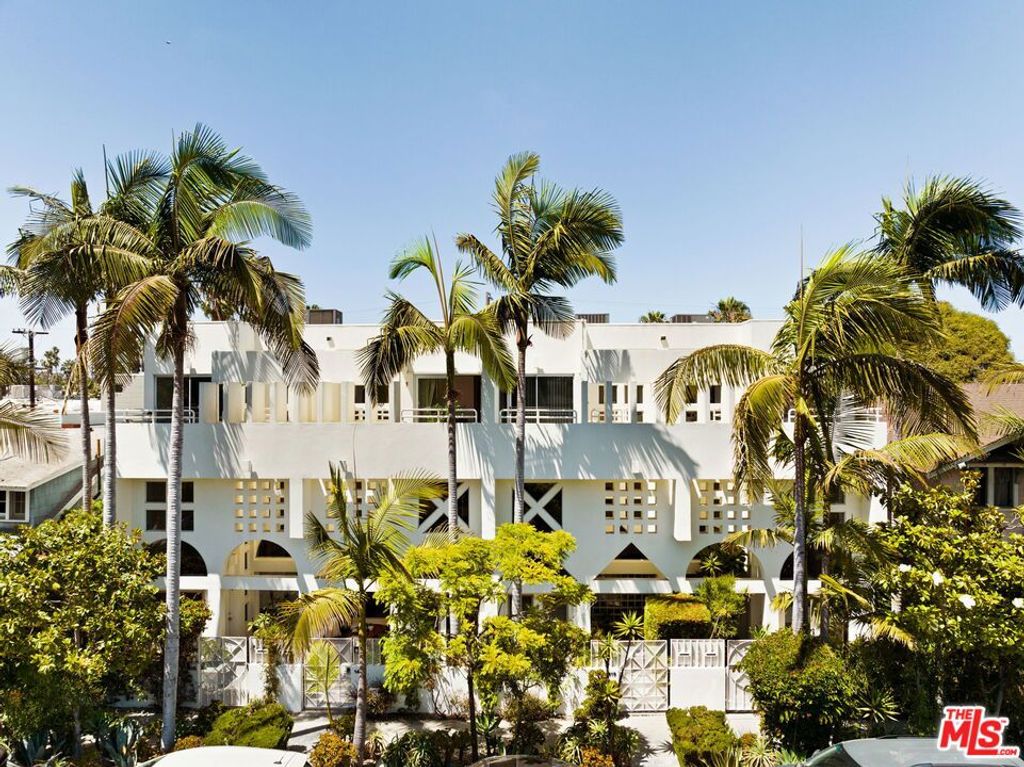 Photo of 1421 Cabrillo Avenue #4, Venice, CA 90291 (MLS # 26661821)